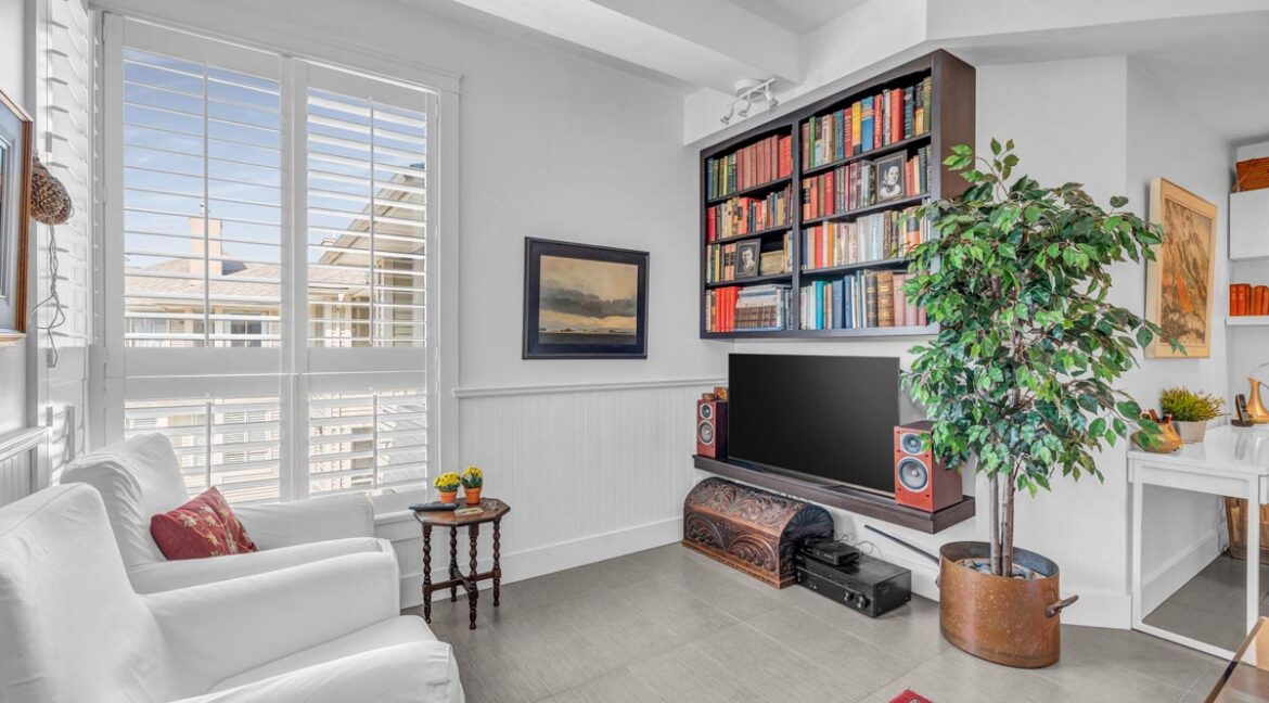 311 3755 W 8th Avenue (12)