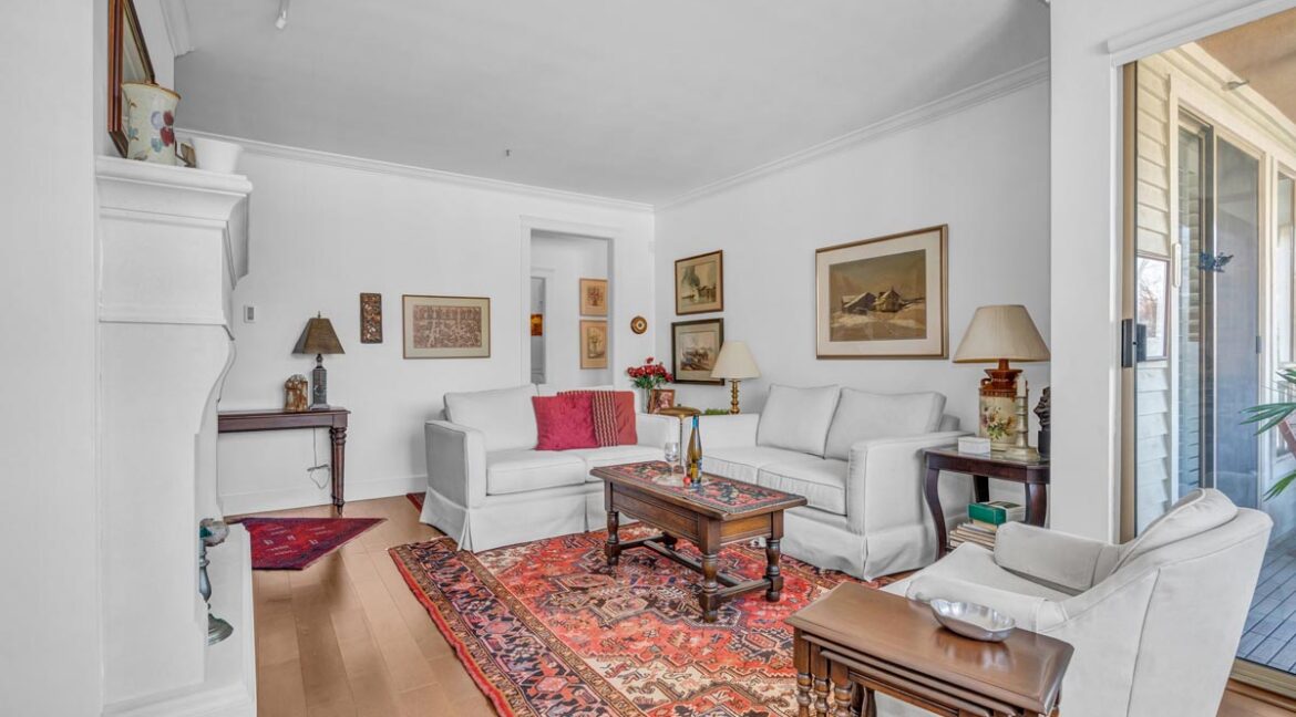 311 3755 W 8th Avenue (14)