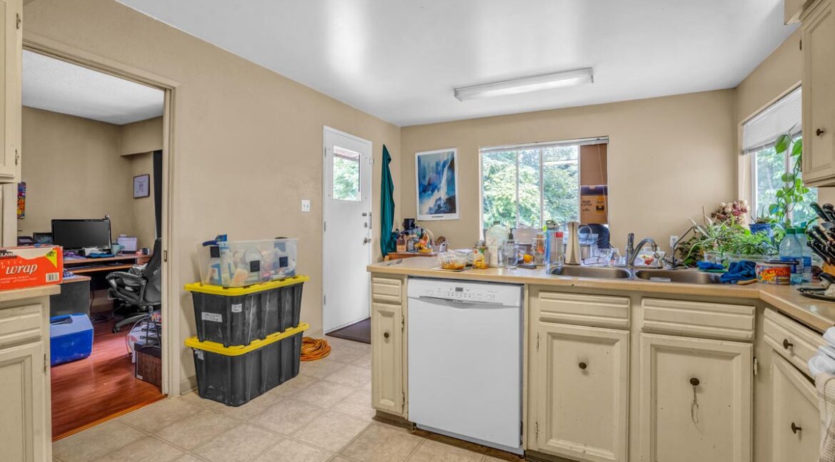 1658 Platt Cres (18)