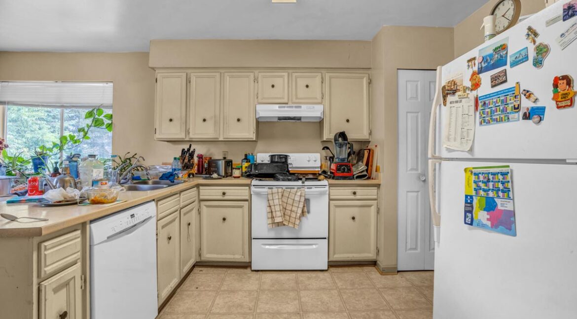 1658 Platt Cres (19)