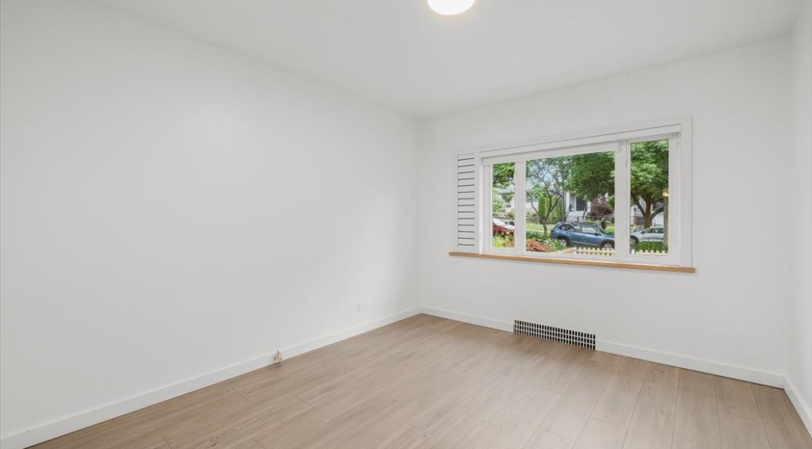 11-2641 E 5th Ave-HD-9