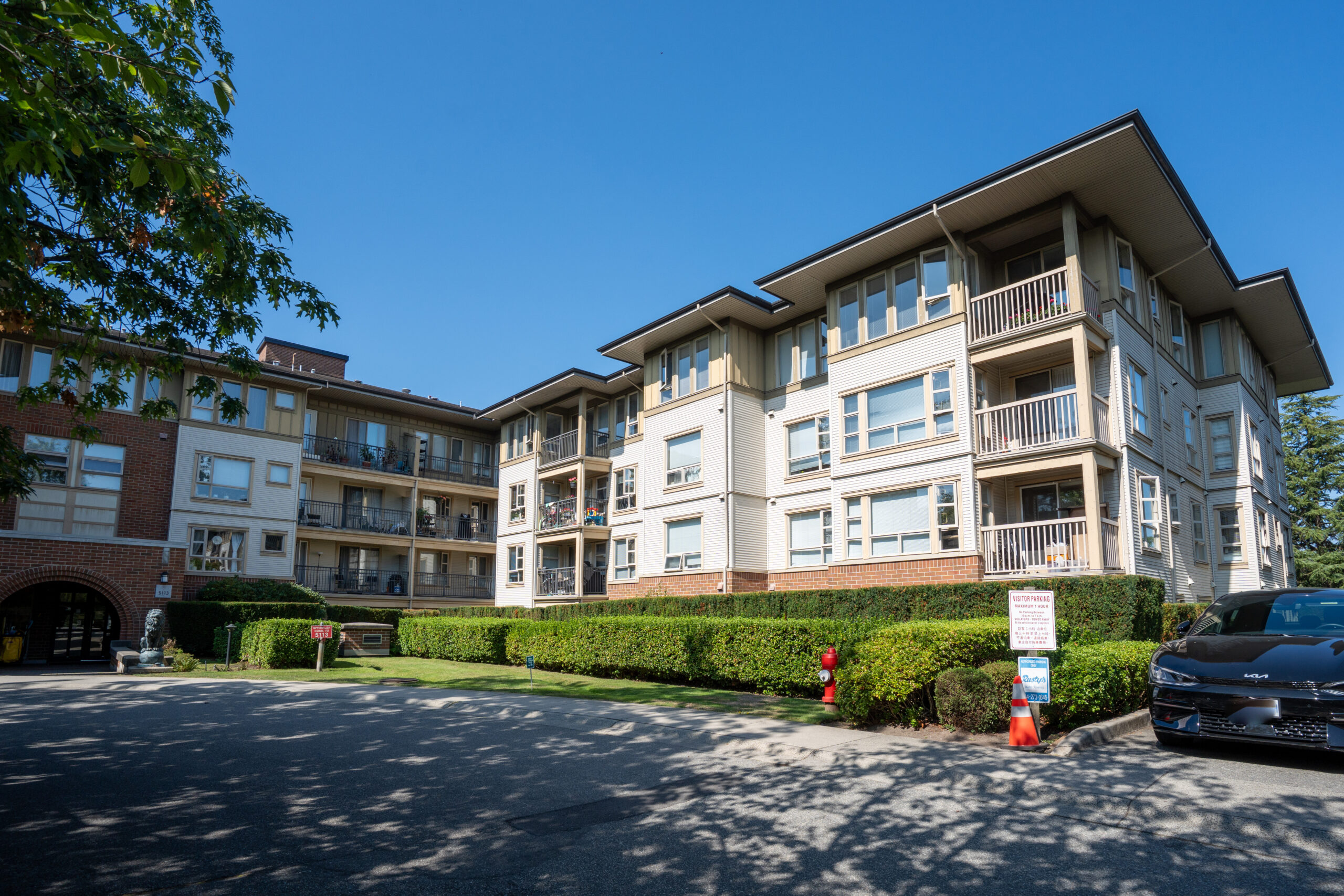 #2102-5113 Garden City Road